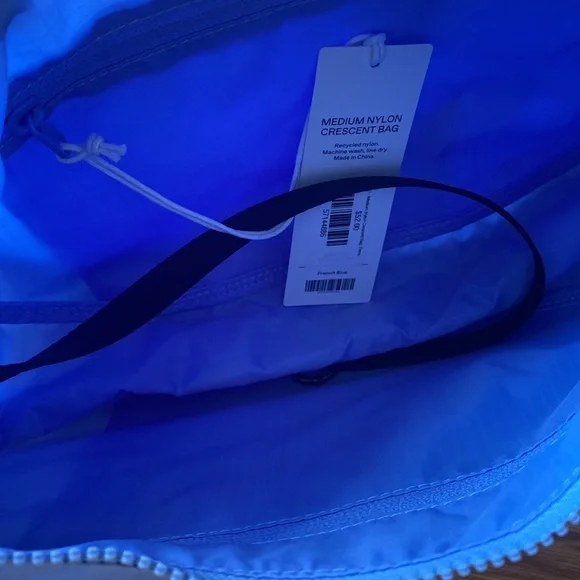 NWT BAGGU Medium Nylon Crescent Bag in French Blue - Picture 2 of 2
